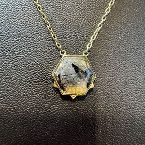 Stella & Dot Nova rutilated quartz stone and gold tone necklace!